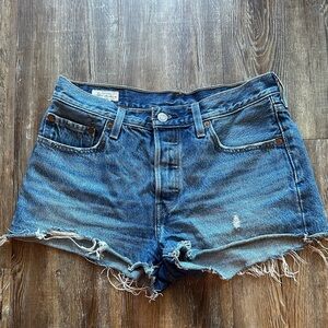Levi cotton wedgie vintage fit button fly women 27 denim Jean shorts